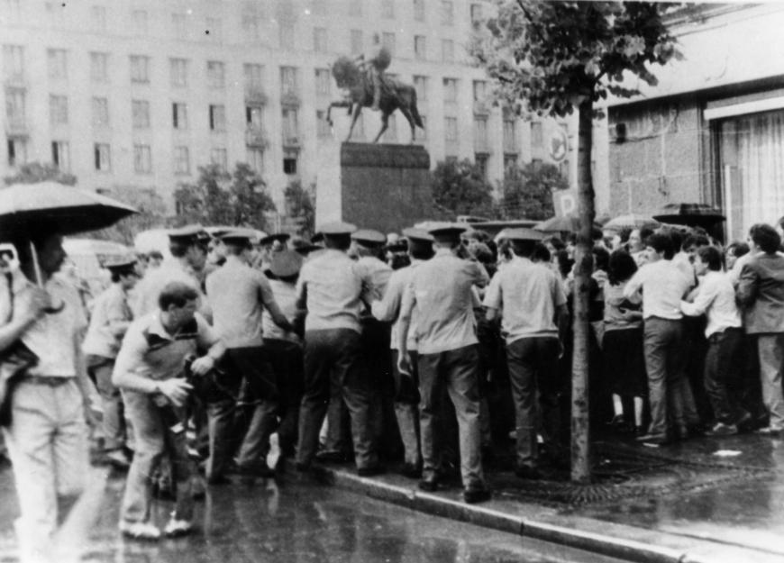 Демонстрация крымских татар у здания Моссовета. 28 августа 1988.