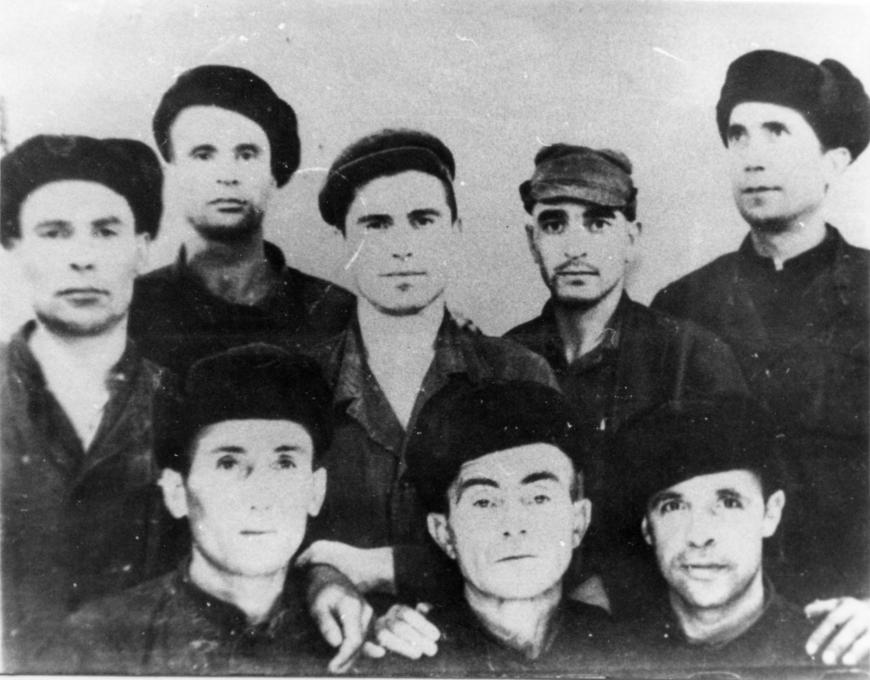 Участники крымскотатарского национального движения в лагере г. Навои. 1969 год.